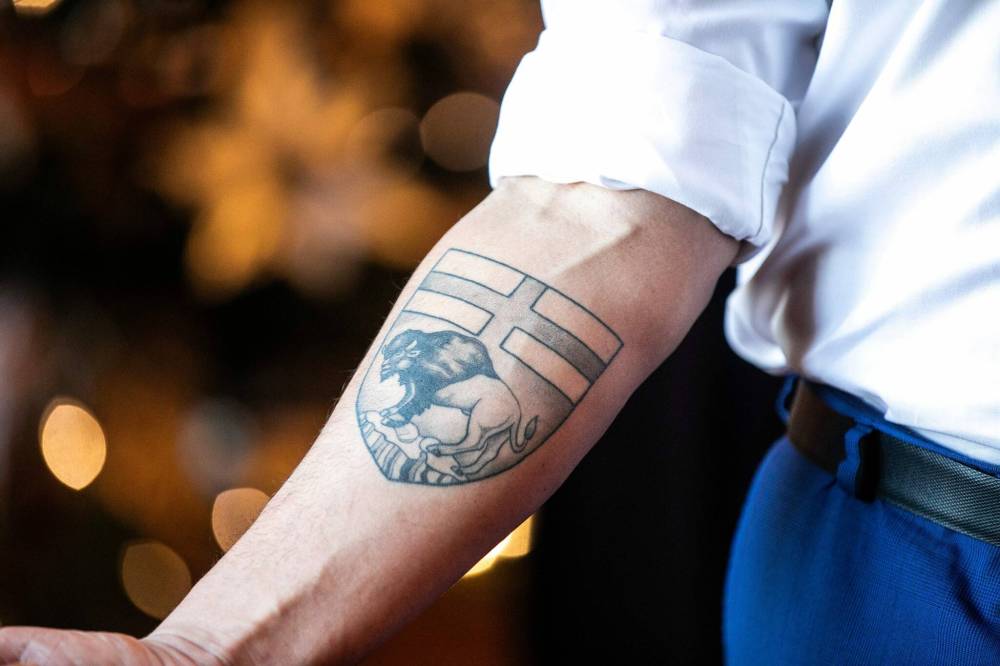 MIKAELA MACKENZIE / FREE PRESS
                                Kinew’s new permanent artwork is tattooist Sheldon Withawick’s rendition of the Manitoba coat of arms, an official emblem in the company of the provincial flag, polar bear and Prairie crocus.