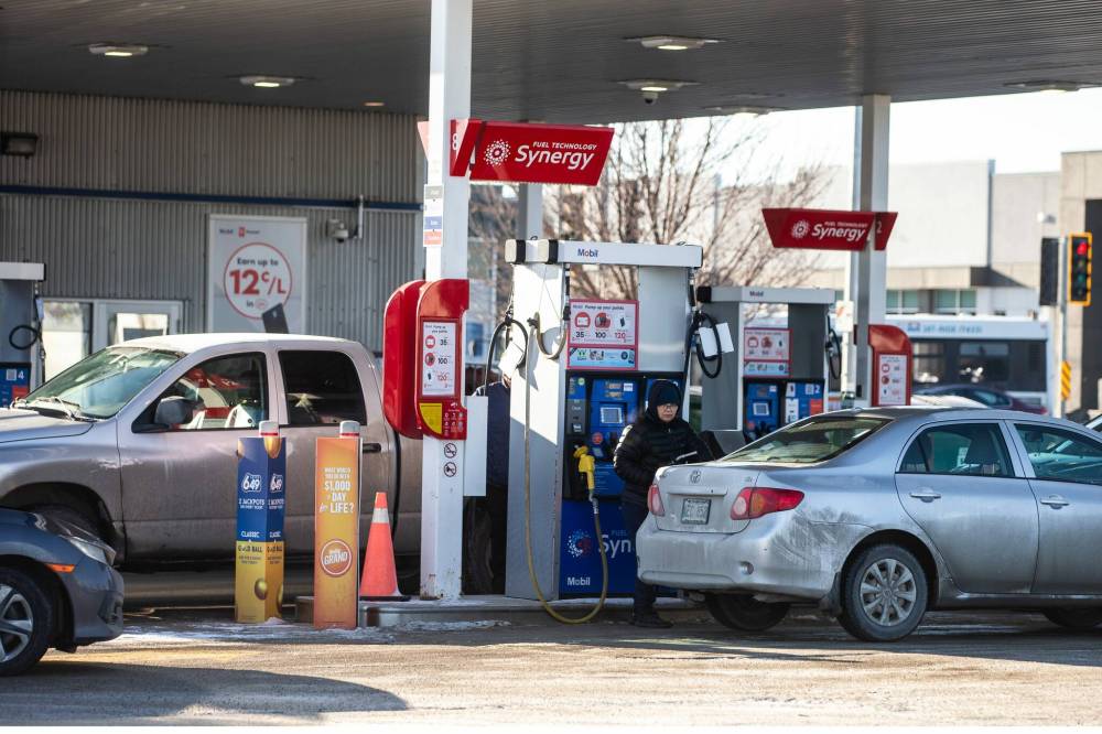 MIKAELA MACKENZIE / FREE PRESS FILES
The provincial gas tax is coming back — mostly.