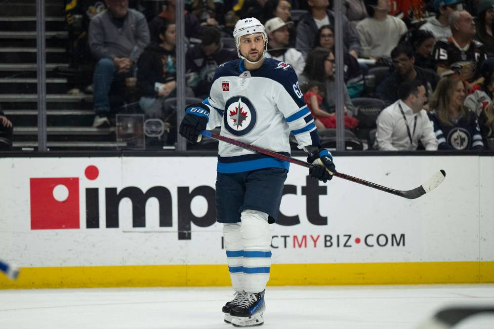Kyusung Gong/ Associated Press files
Winnipeg Jets forward Nino Niederreiter had assists off the ice this past week, helping stranded motorists from the side of a snow-swept road.