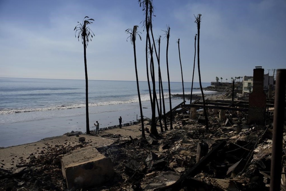 Beach front properties are burned to the ground by the Palisades Fire Friday, Jan. 10, 2025 in Malibu, Calif. (AP Photo/John Locher)