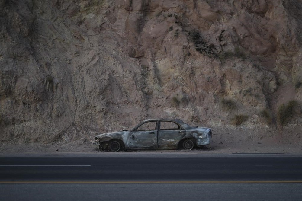 A car destroyed by the Palisades Fire sits on the side of a road Friday, Jan. 10, 2025, in Malibu, Calif. (AP Photo/Eric Thayer)