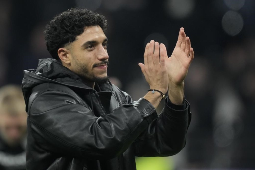 Frankfurt's Omar Marmoush greets fans after the German Bundesliga soccer match between Eintracht Frankfurt and Borussia Dortmund in Frankfurt, Germany, Friday, Jan. 17, 2025. (AP Photo/Michael Probst)
