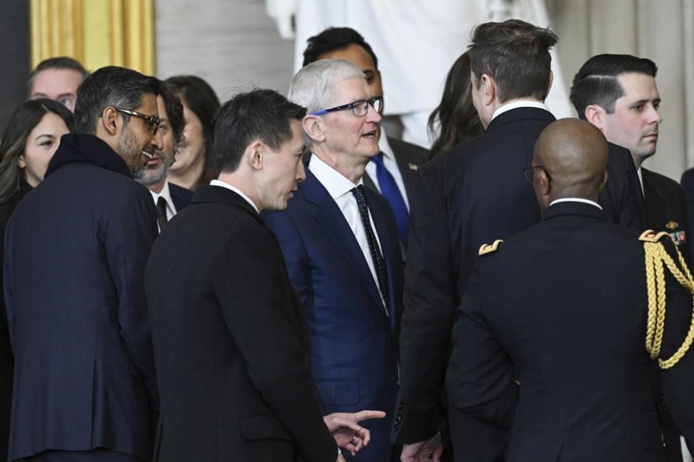 Trump, a populist president, is flanked by tech billionaires at his