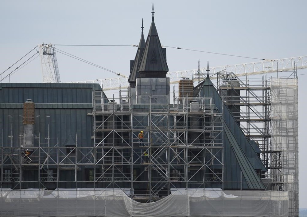 Construction workers build scaffolding at the Supreme Court of Canada in Ottawa on Tuesday, Aug. 27, 2024. THE CANADIAN PRESS/Sean Kilpatrick