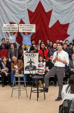 Trudeau speaks at a town hall gathering in the Duckworth Centre at the University of Winnipeg in 2017. (Mike Deal / Free Press files)