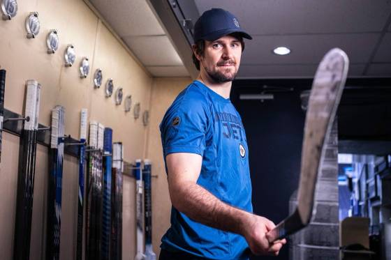 Jets top-line centre Mark Scheifele was able to lock in his stick preference after consulting NHL Hall of Famer Adam Oates. (Mikaela MacKenzie / Free Press)