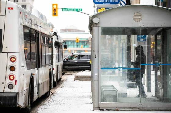 Winnipeg Transit bus fares increased by 10 cents for adults on the first day of 2025. (Mikaela MacKenzie / Free Press)