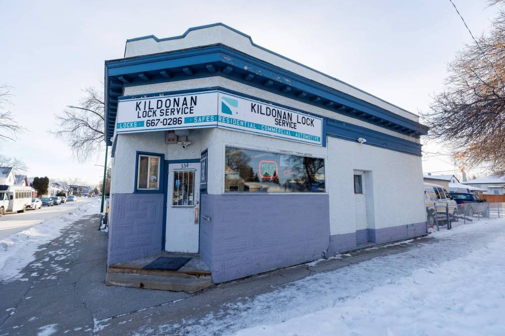 MIKE DEAL / FREE PRESS
Kildonan Lock Service, located in what used to be a grocery store at the corner of Union Avenue West and Roch Street