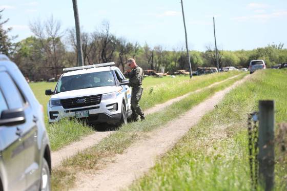 RCMP investigators search for evidence on Eric Wildman’s property for his connection with the homicide of Clifford Joseph in 2021. (Ruth Bonneville / Free Press files)