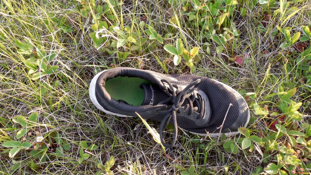 COURT DOCUMENT
                                A shoe which belonged to Clifford Joseph.