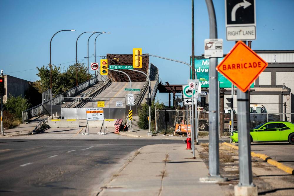 MIKAELA MACKENZIE / FREE PRESS FILES
The City of Winnipeg’s public works committee approved a plan to devote future money to fund the demolition of the closed Arlington Bridge (pictured) and complete design work for its replacement.