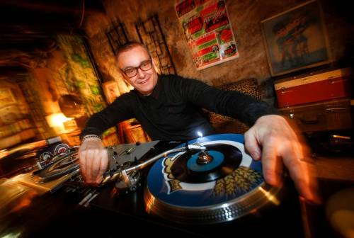 JOHN WOODS / FREE PRESS Marty Emanuel, aka Mod Marty, a local DJ and podcaster who recently hosted his 500th episode is photographed with some of his gear and singles in his basement studio Tuesday, January 21, 2025. Emanuel spins only 45s and focuses on northern soul, rare and little heard soul and R&B tracks from the ’60s and ’70s. Reporter: dave
                                JOHN WOODS / FREE PRESS
                                Emmanuel recently hosted the 500th episode of On Target, his radio show focused on northern soul.