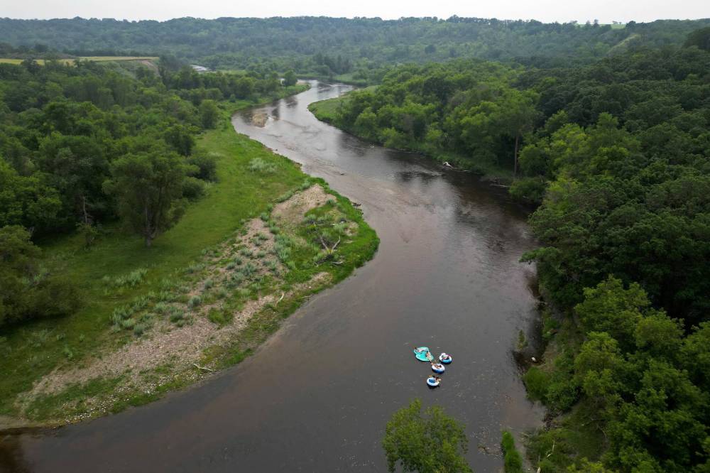 Tim Smith/ The Brandon Sun Files
                                Tubers float down the Little Saskatchewan River west of Brandon in August, 2024.