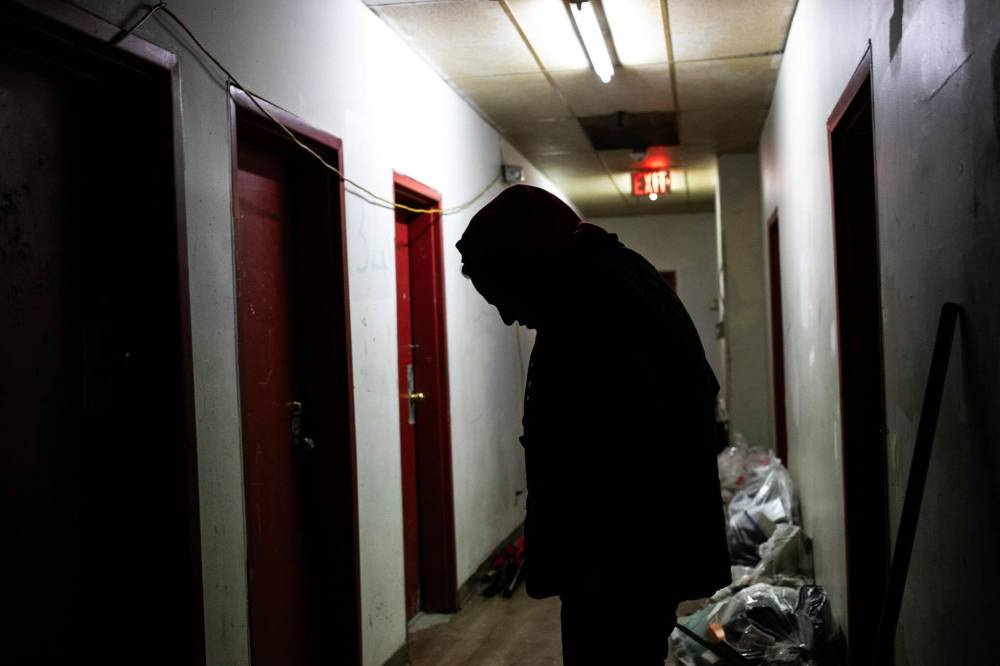 MIKAELA MACKENZIE / FREE PRESS
                                Mark Head has lived at the hotel at 655 Main St. since last February.