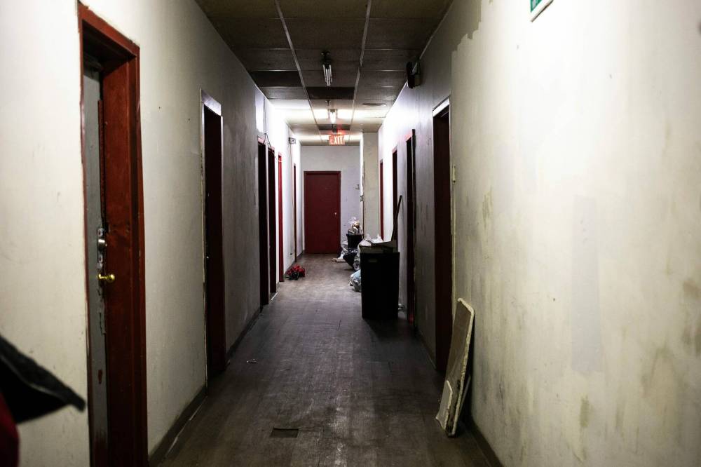 MIKAELA MACKENZIE / FREE PRESS
                                The city has ordered 34 residents of the Manwin Hotel to evacuate amid multiple outstanding permit requirements and compliance orders.