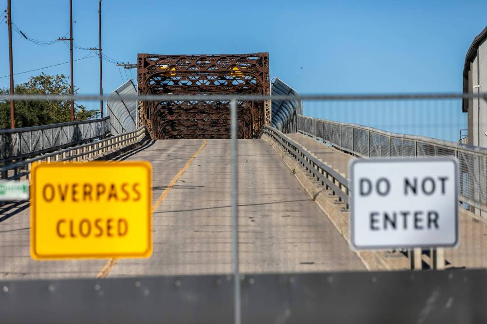 MIKAELA MACKENZIE / FREE PRESS FILES
The Arlington Bridge, which opened in 1912, closed suddenly on Nov. 21, 2023, due to structural concerns, raising questions about its future.