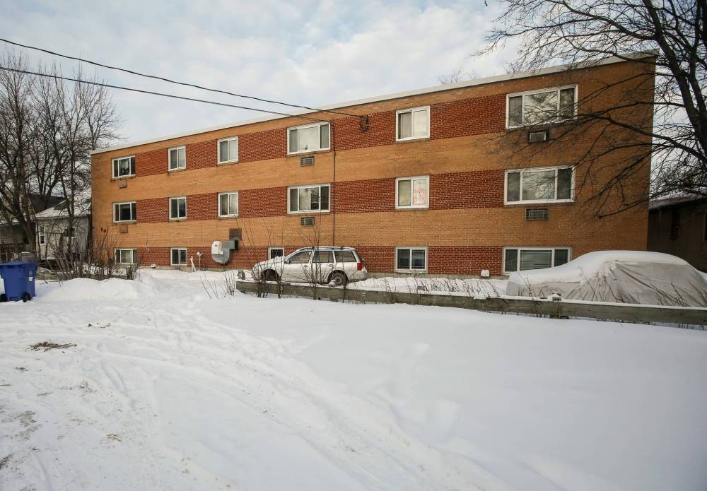 JOHN WOODS / FREE PRESS
The rear of 688 Nassau Street South Sunday, January 26, 2025. Two men and a dog were found in a vehicle behind the building.