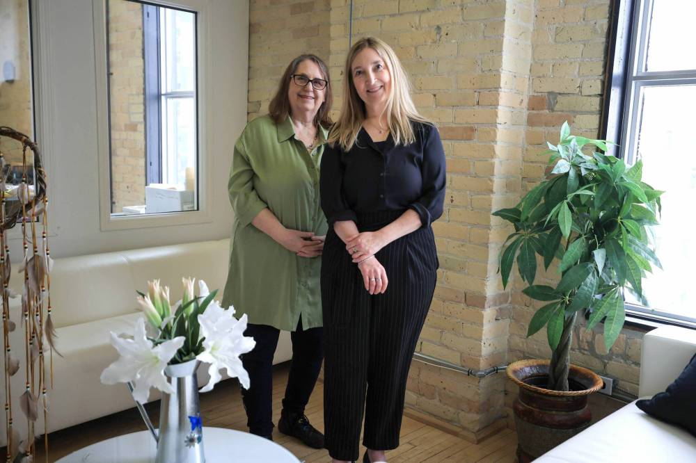 RUTH BONNEVILLE / FREE PRESS
Jennifer Beasley (right) is the inaugural president of Fiasco Global Media, a new
TV-focused venture from Phyllis Laing’s Buffalo Gal Pictures.