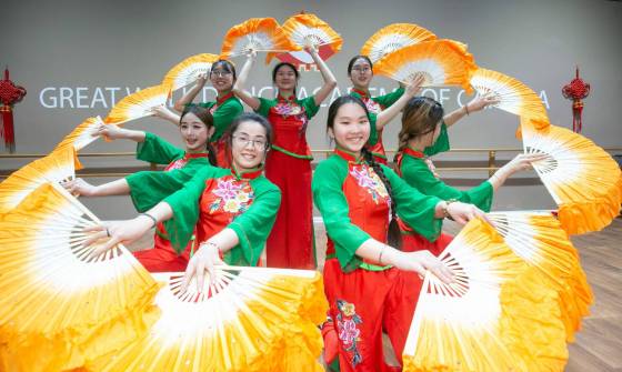 A classical Chinese dance troupe rehearses at the Great Wall Dance Academy of Canada. (Brook Jones / Free Press)