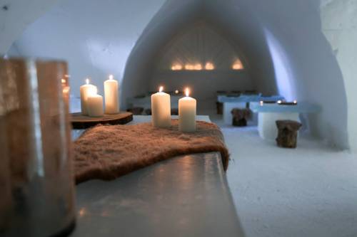 RUTH BONNEVILLE / WINNIPEG FREE PRESS
                                The Den in St. Adolphe is carved out of 500,000 pounds of packed snow.