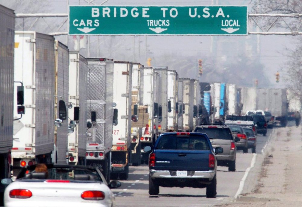 Three-hour delays snarl truck traffic along Huron Church Road in Windsor, Ont., Wednesday, April 2, 2003.THE CANADIAN PRESS/Jason Kryk