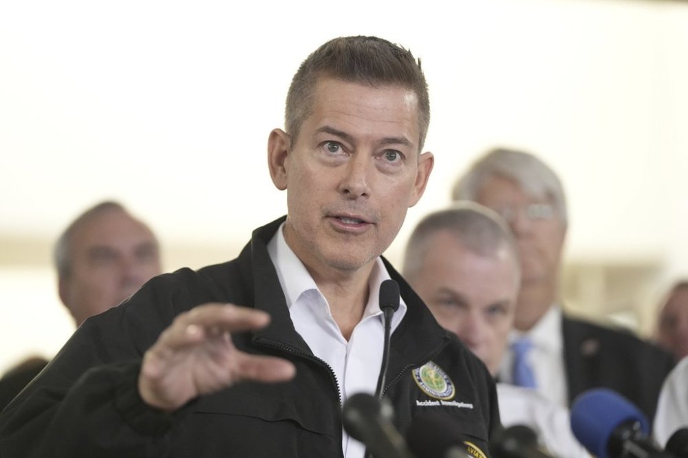 Transportation Secretary Sean Duffy speaks during a news conference at Ronald Reagan Washington National Airport, Thursday morning, Jan. 30, 2025, in Arlington, Va. (AP Photo/Mark Schiefelbein)