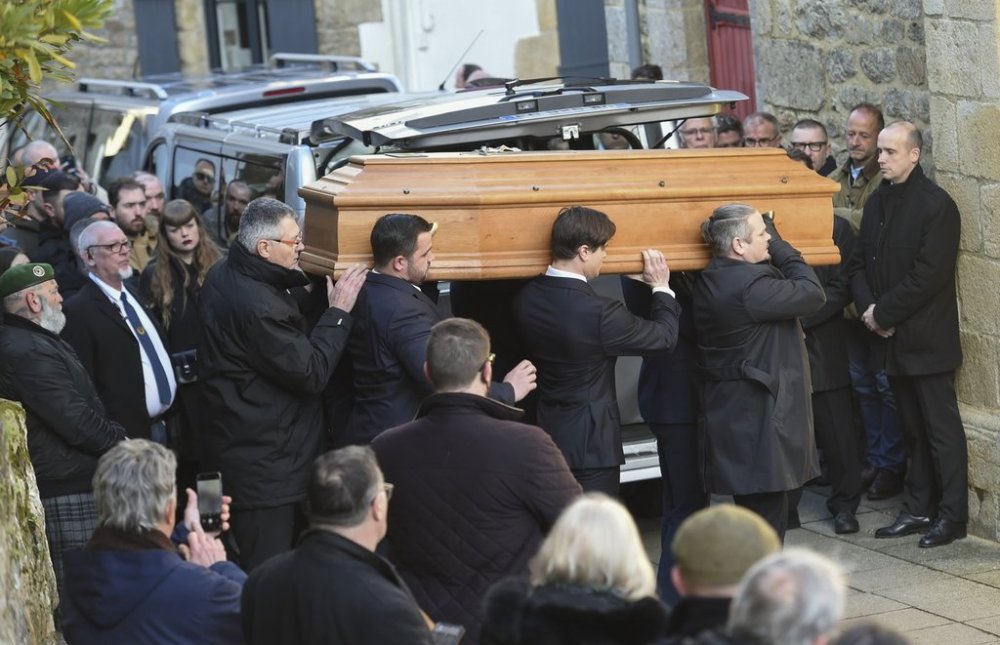 FILE - The coffin of former far-right National Front party leader Jean-Marie Le Pen is carried in the church in Trinite-sur-Mer, western France, Saturday, Jan. 11, 2025. (AP Photo/Mathieu Pattier, File)