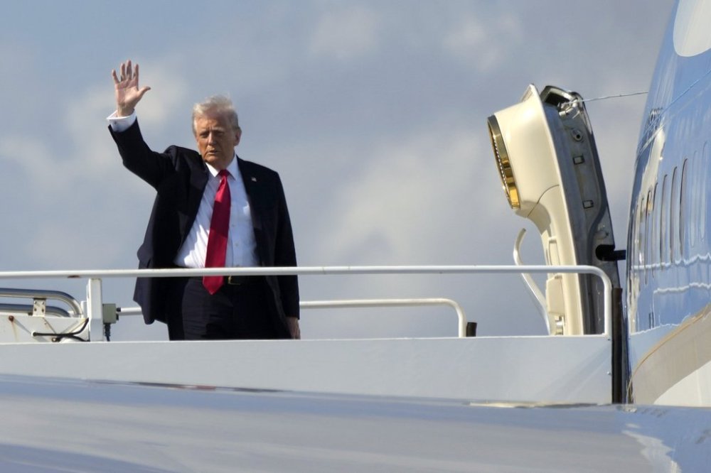 President Donald Trump waves as he boards Air Force One at Palm Beach International Airport in West Palm Beach, Fla., on February 9, 2025. THE CANADIAN PRESS/AP, Ben Curtis