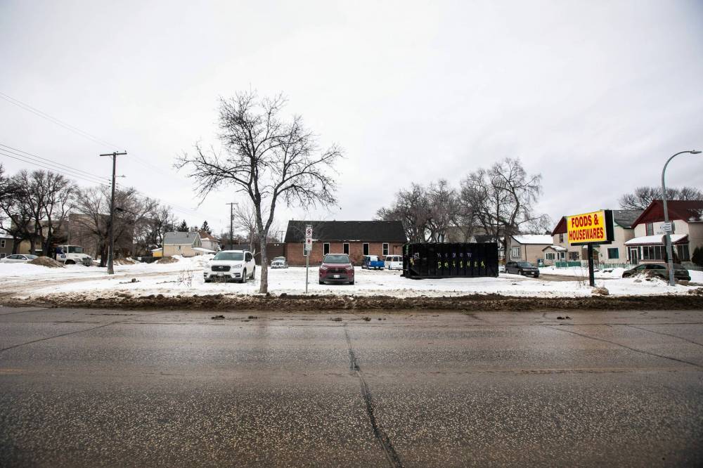 The proposed site for a development at 701 Ellice Ave., which would include 36 ‘digital hotel’ suites, held a residential building for several decades and is now vacant. (Mikaela MacKenzie / Free Press)