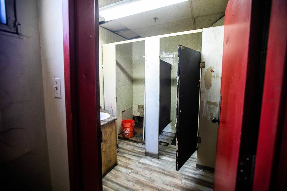 MIKAELA MACKENZIE / FREE PRESS FILES
The City of Winnipeg issued a vacate order at the beginning of January, and the Manwin Hotel's owner has scheduled an appeal.