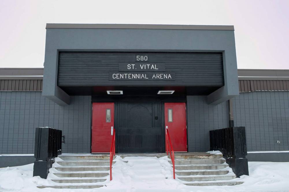 BROOK JONES/FREE PRESS
A Winnipeg geothermal consulting firm is looking into capturing “waste” heat from St. Vital arena and using it to warm up nearby houses, a school and a personal care home.