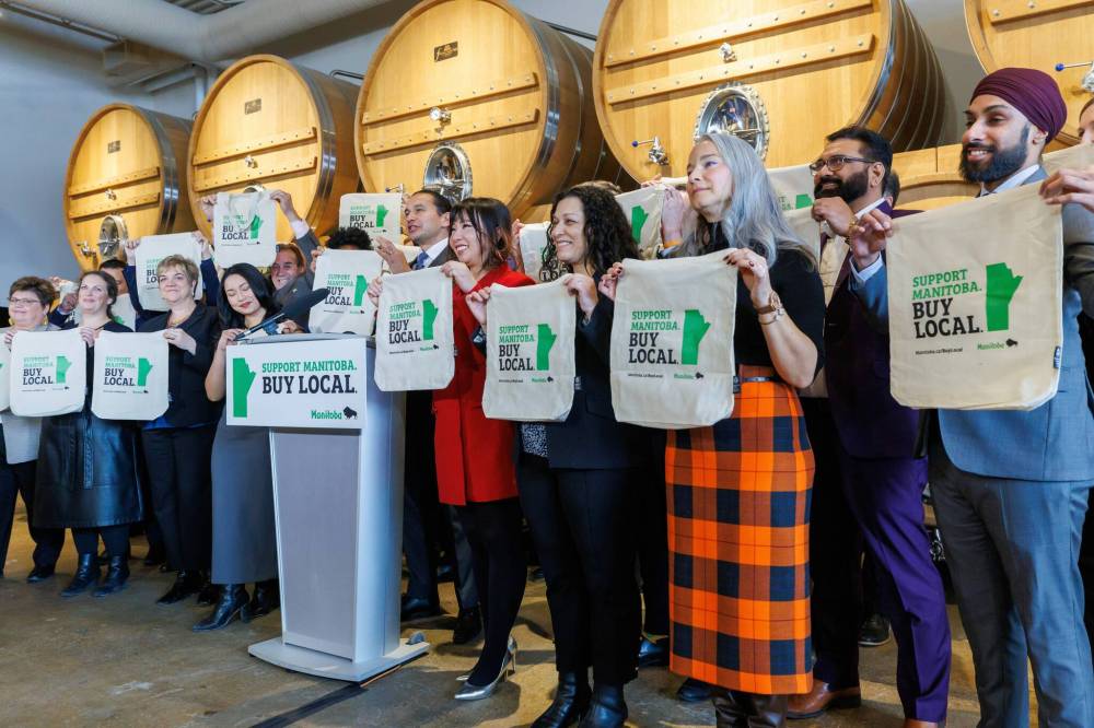 MIKE DEAL / FREE PRESS
Premier Wab Kinew backed by ministers and MLA’s unveiled a new advertising campaign, “Support Manitoba. Buy Local.” at Low Life Barrel House.