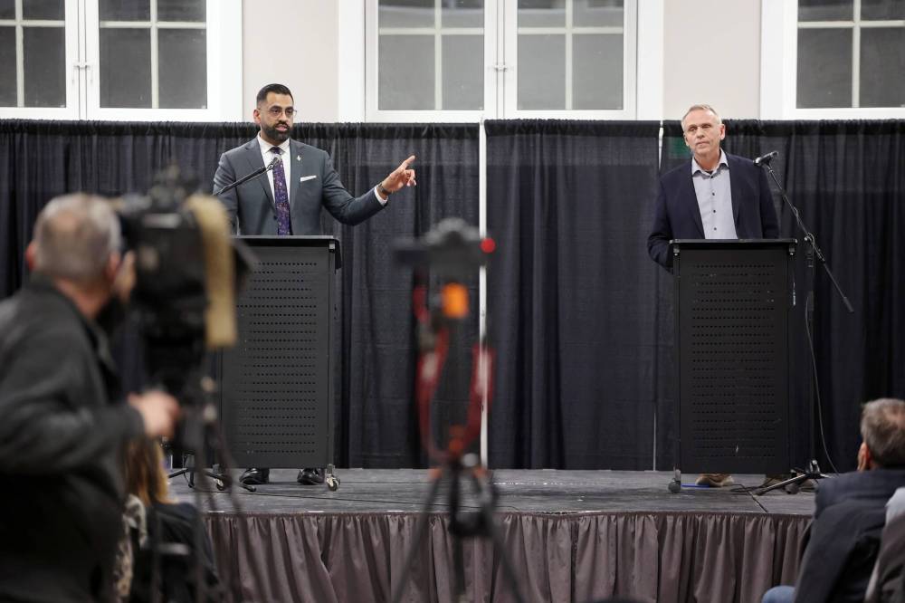 Tim Smith / Brandon Sun
Progressive Conservative Party of Manitoba leadership candidates Obby Khan (left) and Wally Daudrich take part in a debate in Brandon on Wednesday evening.