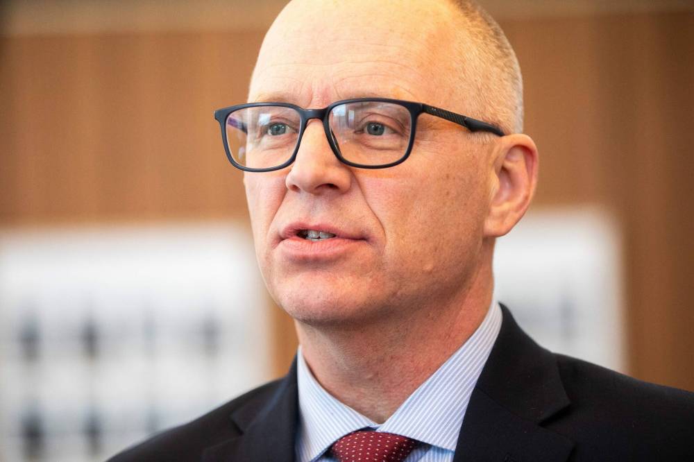 MIKAELA MACKENZIE / FREE PRESS FILES
                                Mayor Scott Gillingham said the city is considering whether it should allow U.S. companies to bid on its contracts in the future.