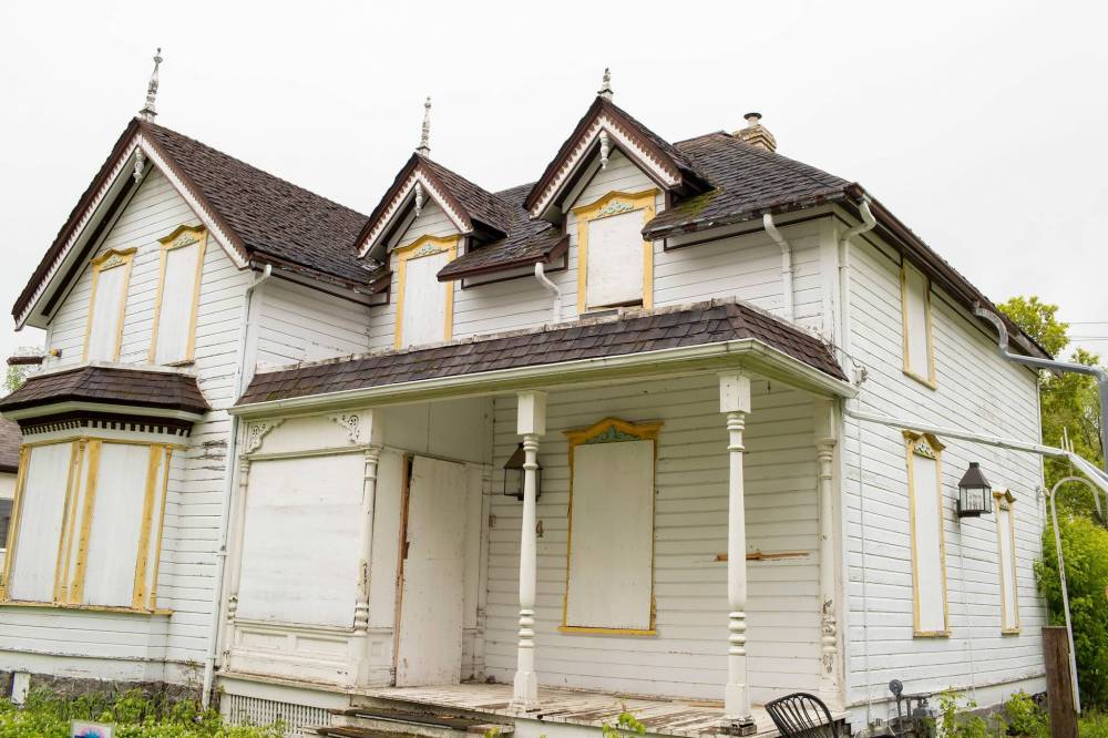 BROOK JONES / FREE PRESS FILES
The Alexander Polson House at 94 Cathedral Ave. pictured last May. The 130-year-old house, which was demolished Wednesday, had been vacant for about five years.
