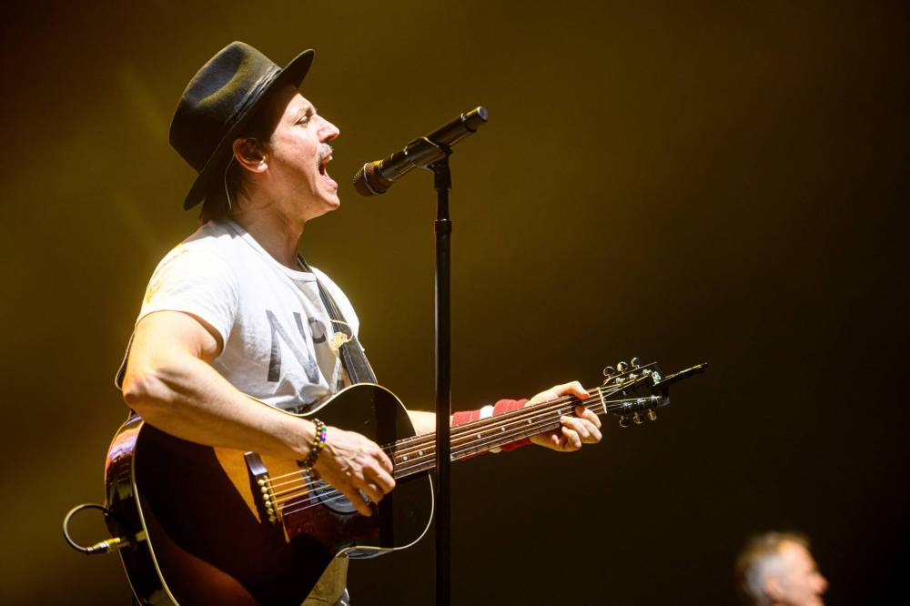 MIKE SUDOMA / FREE PRESS
Thirty years on, Our Lady Peace’s frontman Raine Maida proved Friday night at Canada Life Centre that he’s still got it.