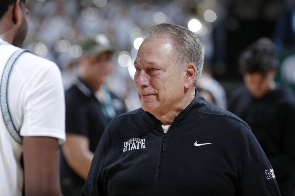 Michigan State coach Tom Izzo reacts following an NCAA college basketball game against Oregon, Saturday, Feb. 8, 2025, in East Lansing, Mich. (AP Photo/Al Goldis)