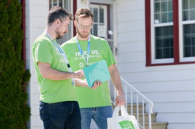 Efficiency Manitoba works with residents at a community level to encourage energy savings.