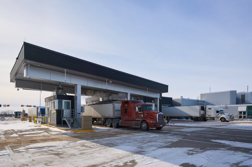 The border crossing between Canada and the U.S.A. at the Emerson Port of Entry, in Emerson, Man., Tuesday, Feb. 4, 2025. THE CANADIAN PRESS/David Lipnowski