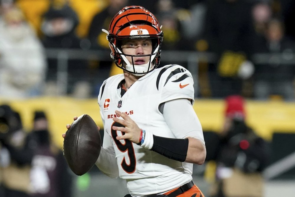 Cincinnati Bengals quarterback Joe Burrow (9) looks to throw during the first half of an NFL football game against the Pittsburgh Steelers Saturday, Jan. 4, 2025, in Pittsburgh. (AP Photo/Matt Freed)