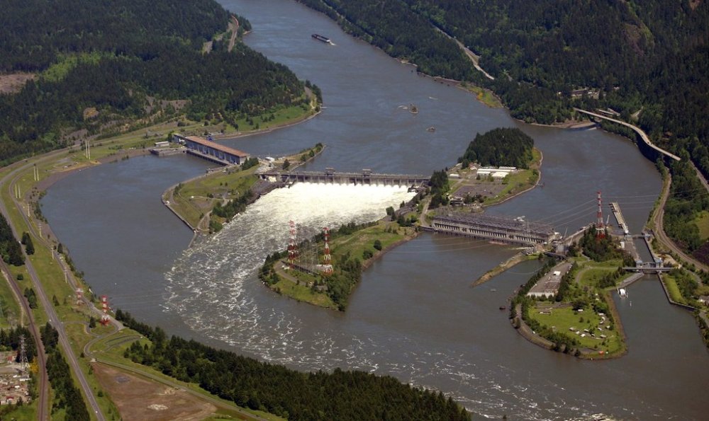 This June 3, 2011, file photo shows the Bonneville Dam on the Columbia River near Cascade Locks, Ore. THE CANADIAN PRESS/AP, Rick Bowmer