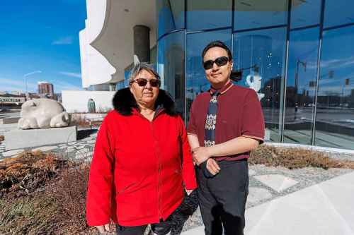 MIKE DEAL / FREE PRESS
Two artists from Nunavut participating in the WAG-Qaumajuq's Inuit Artist Residency, Jamesie Itulu and Martha Siqiniq Aupaluktuq-Hickes, at the WAG-Qaumajuq Wednesday morning.
250326 - Wednesday, March 26, 2025.