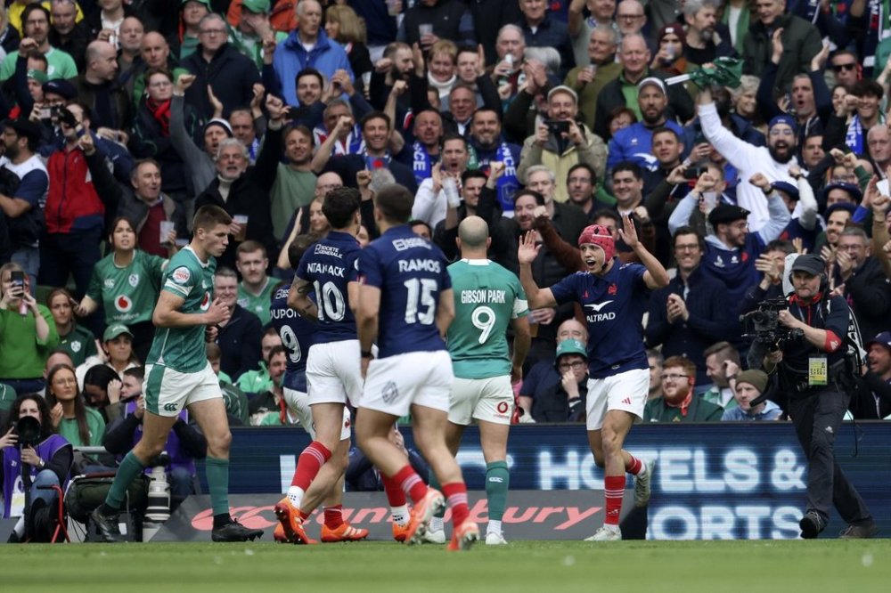 France's Louis Bielle-Biarrey, right, celebrates with his teammates after scoring a try during the Six Nations rugby union match between Ireland and France, at Aviva Stadium, Dublin, Ireland, Saturday, March 8, 2025. (AP Photo/Peter Morrison)