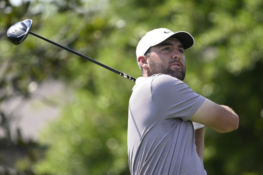 Scottie Scheffler tees off on the first hole during the final round of the Arnold Palmer Invitational at Bay Hill golf tournament, Sunday, March 9, 2025, in Orlando, Fla. (AP Photo/Phelan M. Ebenhack)