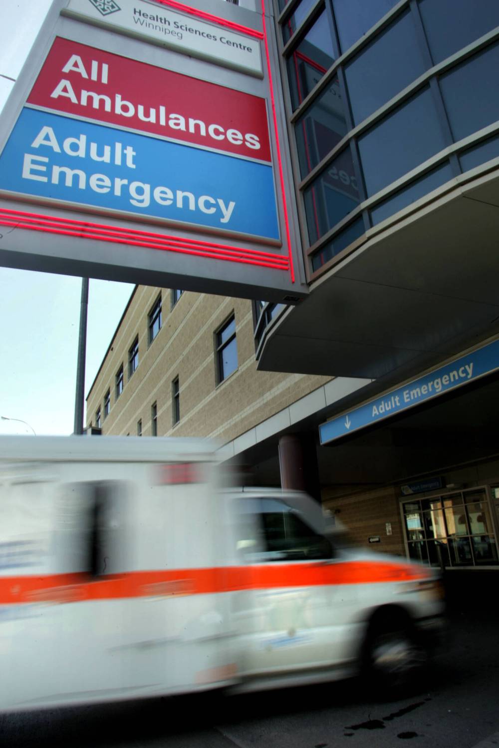 WAYNE GLOWACKI/FREE PRESS FILES
A Health Sciences Centre nurse decided to test the hospital’s newly installed artificial intelligence weapons detectors and was able to walk into the facility with several sharp weapons, undetected.