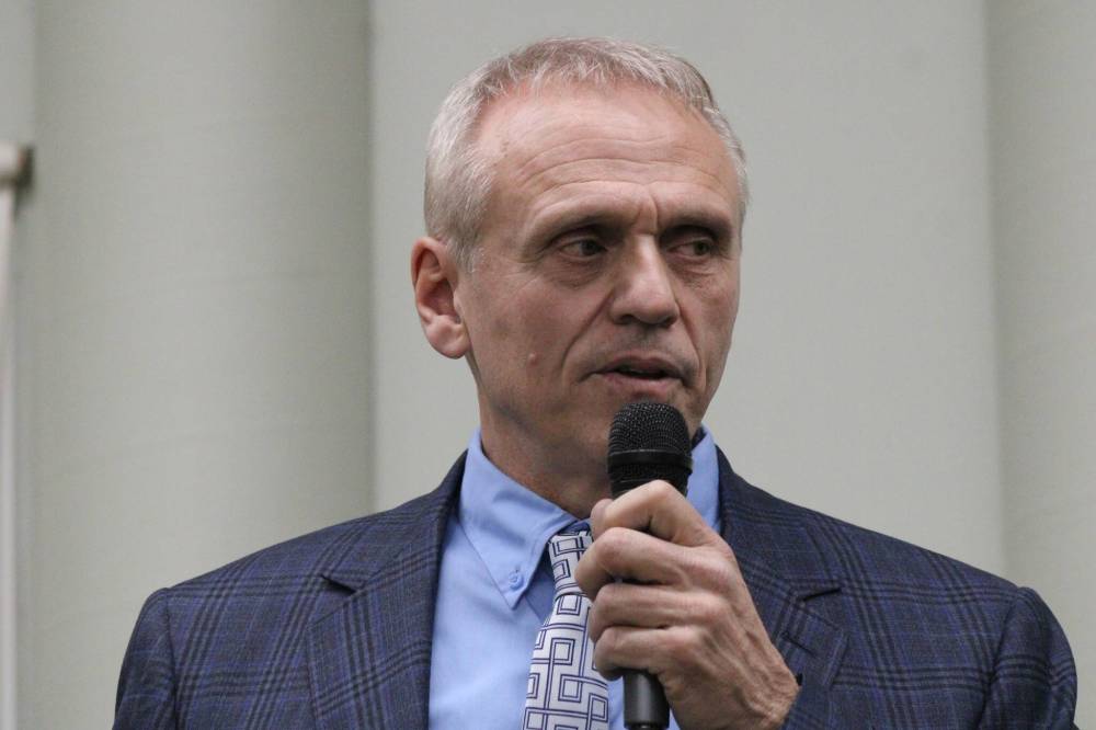 GREG VANDERMEULEN / THE CARILLON FILES
                                Manitoba Tory leadership candidate Wally Daudrich has vowed to sue the provincial government after it cancelled two polar bear viewing vehicle permits for his tour company in Churchill.