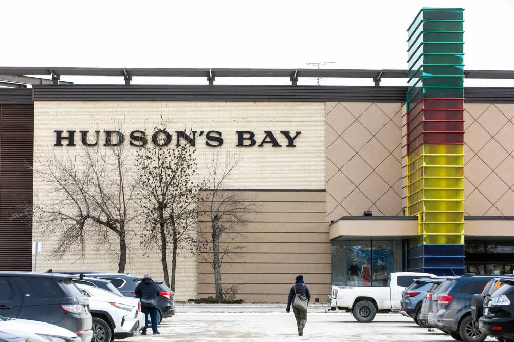 MIKAELA MACKENZIE / FREE PRESS
Hudson’s Bay is reportedly looking at closing about 40 of its 80 stores across the country.