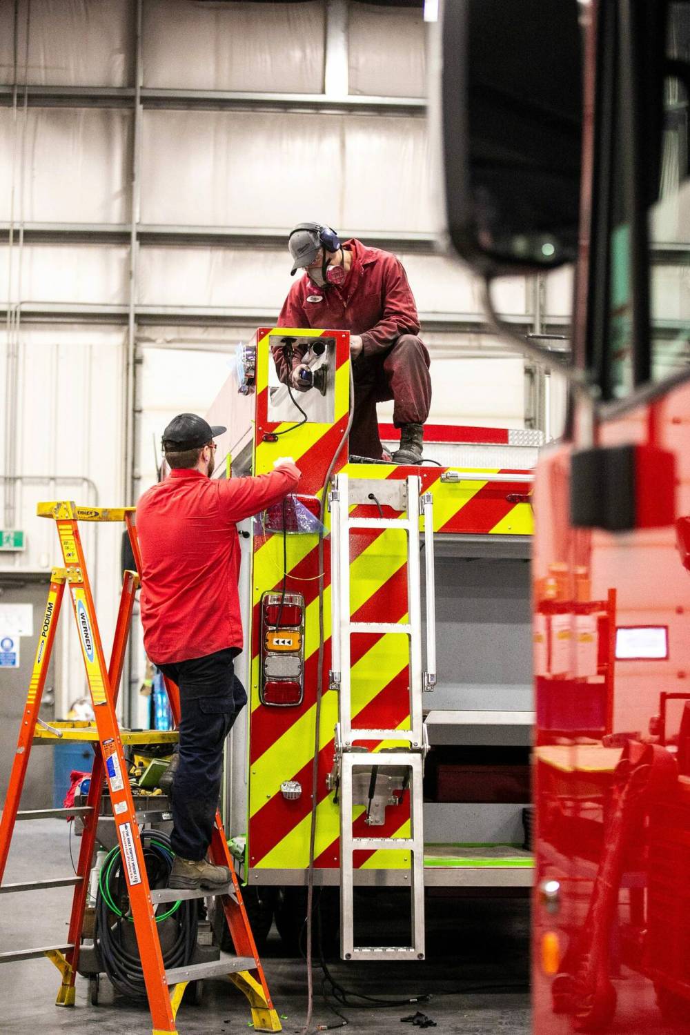 MIKAELA MACKENZIE / FREE PRESS
Andrii Broshko (left) and Enzo Berrios work on a truck on the production floor.