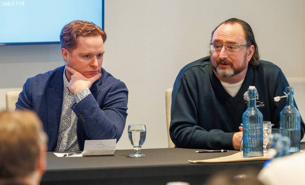 MIKE DEAL / FREE PRESS
Colin Hornby (left) from Keystone Agricultural Producers and Cam Dahl from Manitoba Pork during a panel discussion Tuesday at the Norwood Hotel in Winnipeg.