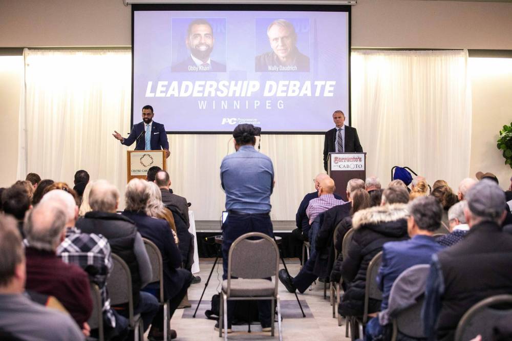 MIKAELA MACKENZIE / FREE PRESS
Candidates Obby Khan (left) and Wally Daudrich speak at the PC leadership debate at the Caboto Centre Wednesday.